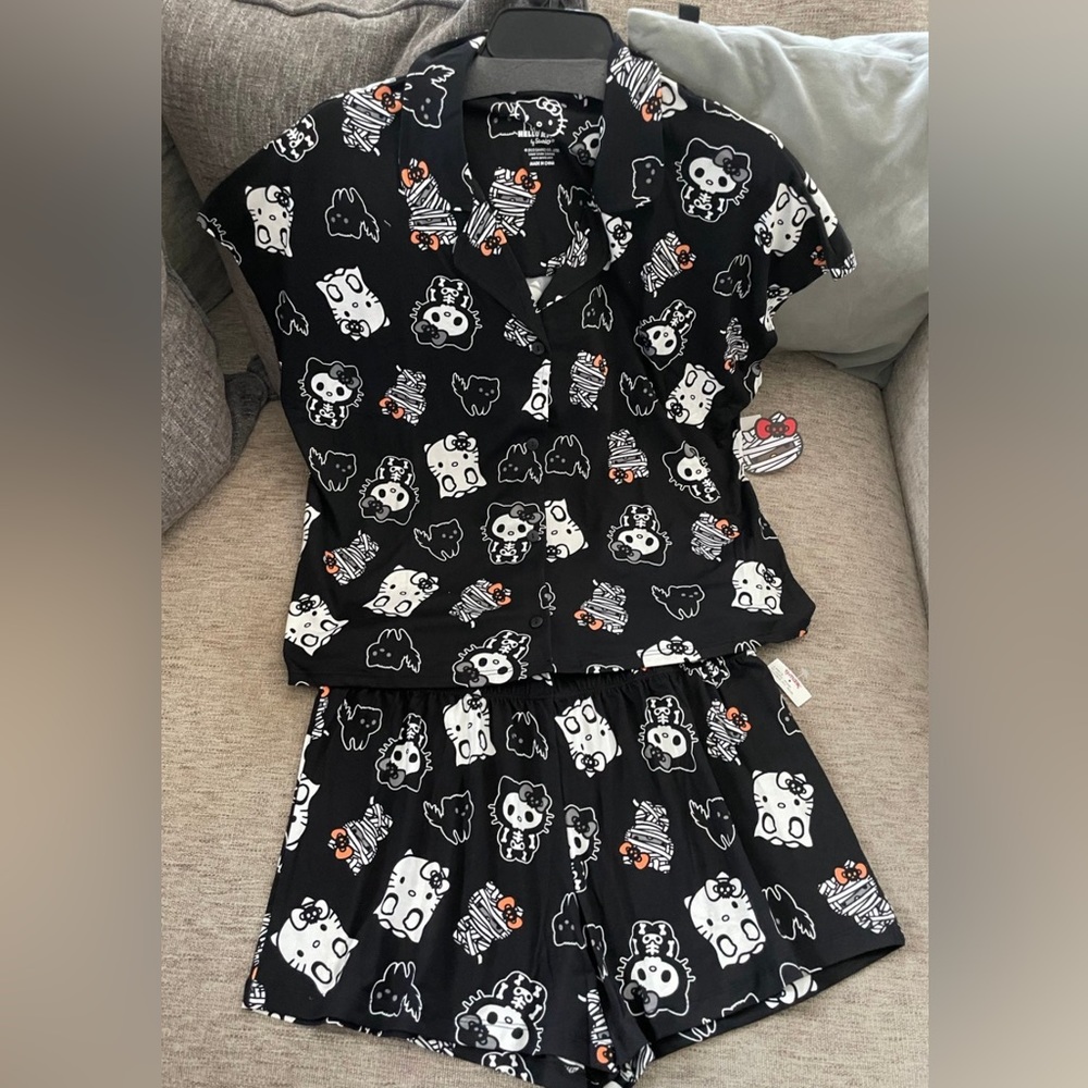Hello kitty Halloween pj set